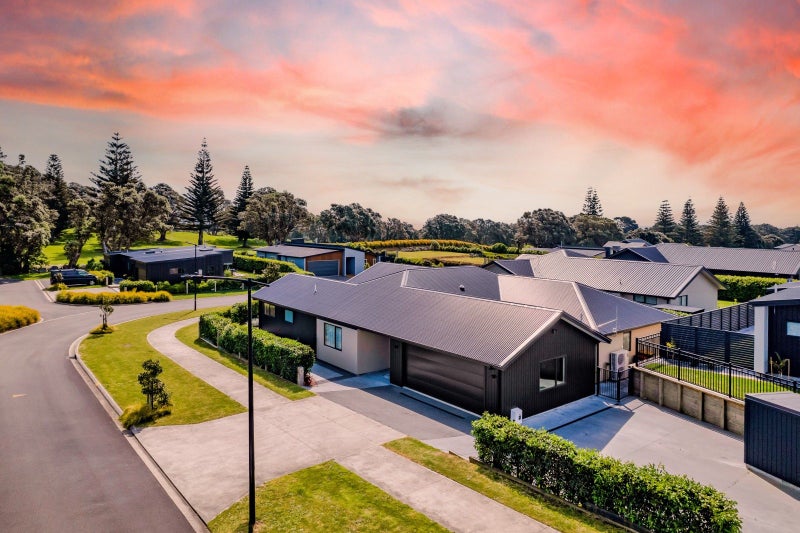 12 Kotare Drive, Waiwhakaiho, New Plymouth - Carousel 1