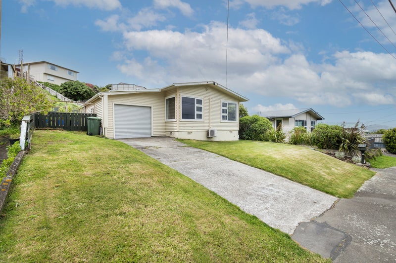 13 Turville Crescent, Newlands, Wellington - Carousel 23
