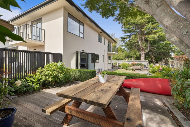2 Fadges Lane, Bryndwr, Christchurch - Carousel 1