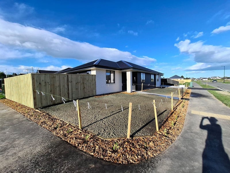 11 Oakmill Drive, Casebrook, Christchurch - Carousel 2