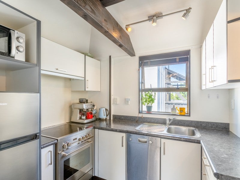 144 Akaroa Drive, Maupuia, Wellington - Carousel 2