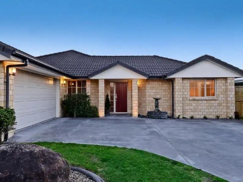6 Rosewood Court, Huntington, Hamilton - Carousel 1