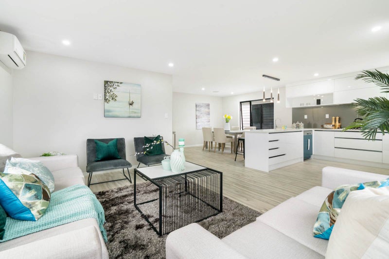 8A Takapu Street, Henderson, Auckland - Carousel 1