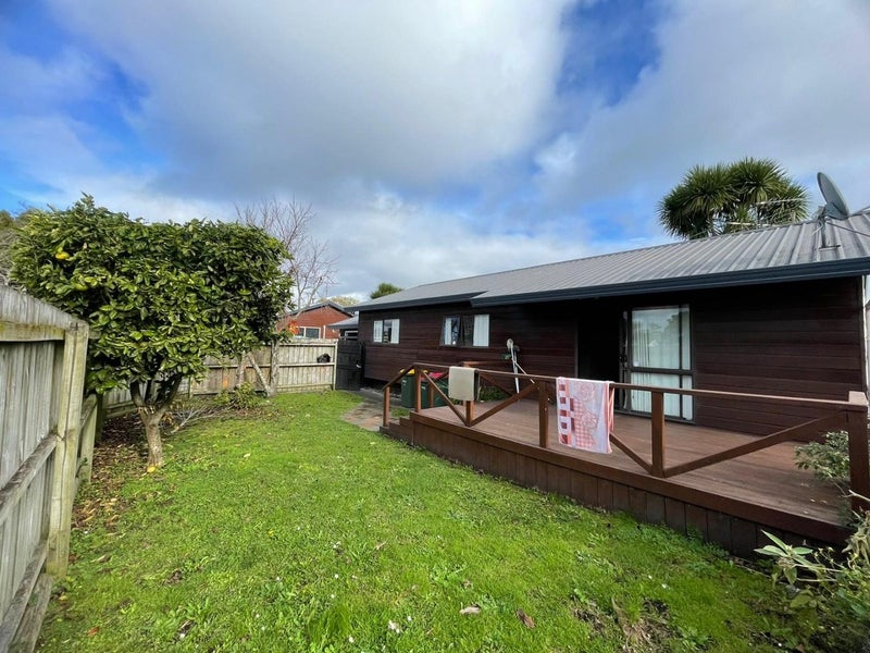 2/32 Ranui Station Road, Ranui, Auckland - Carousel 1