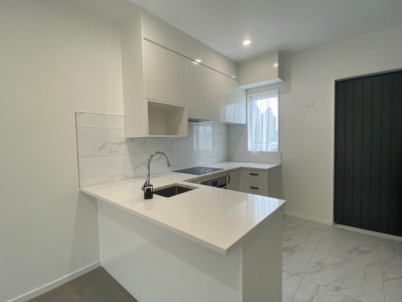 6/112 Moore Street, Howick, Auckland - Carousel 2