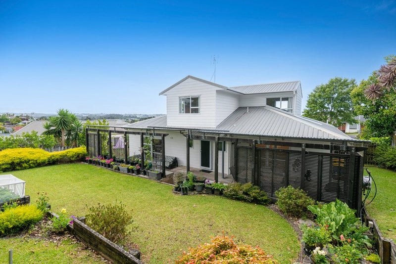 8 Unsworth Drive, Unsworth Heights, Auckland - Carousel 2