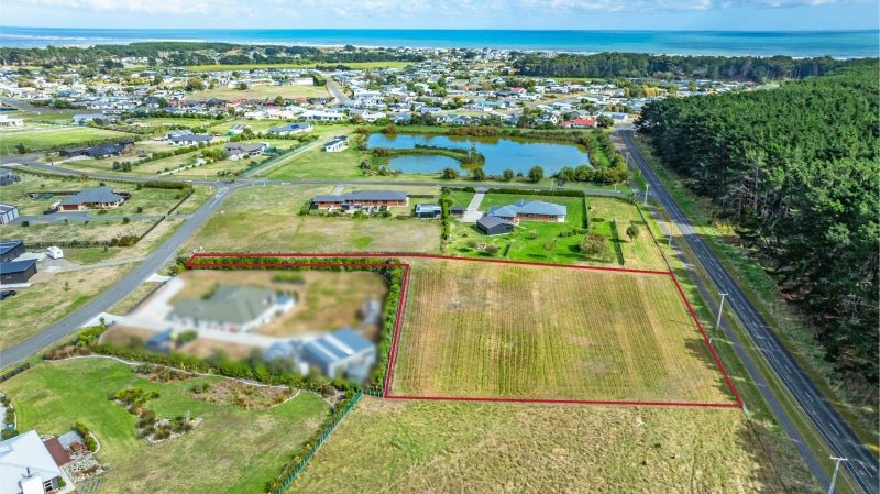3 Carex Grove, Foxton Beach, Foxton - Carousel 1