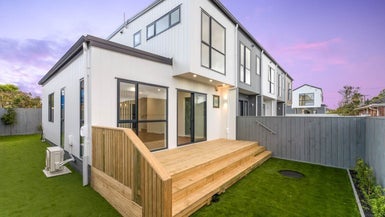 7/113 Flanshaw Road, Te Atatu South, Auckland - Carousel 1