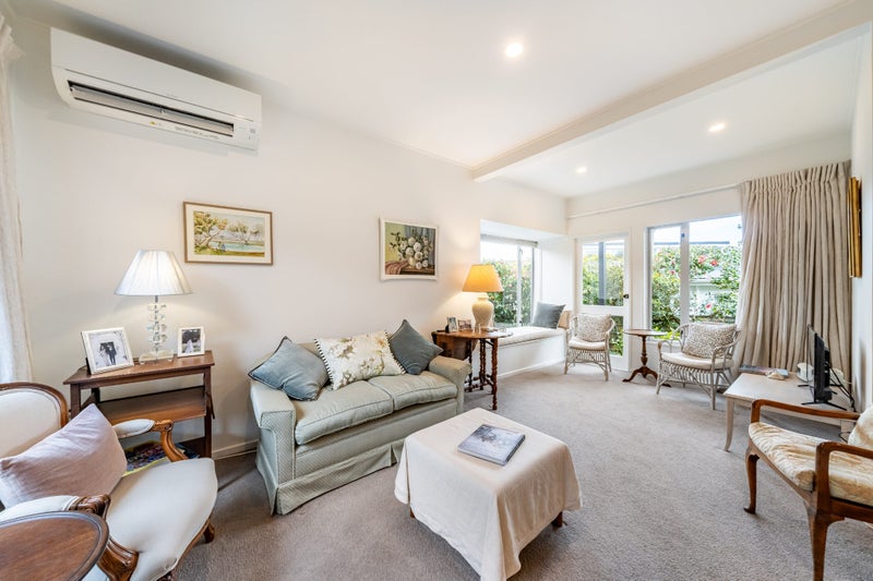 4/23 Box Hill, Khandallah, Wellington - Carousel 2