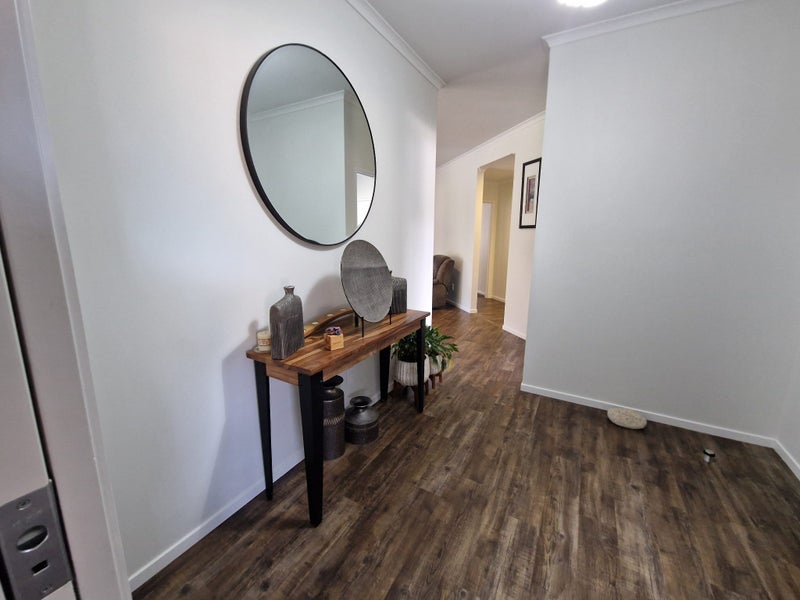 15 Opal Avenue, Timberlea, Upper Hutt - Carousel 2