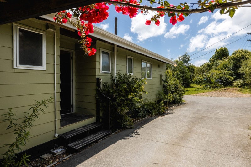 36 Kiwi Street, Oneroa, Waiheke Island - Carousel 2