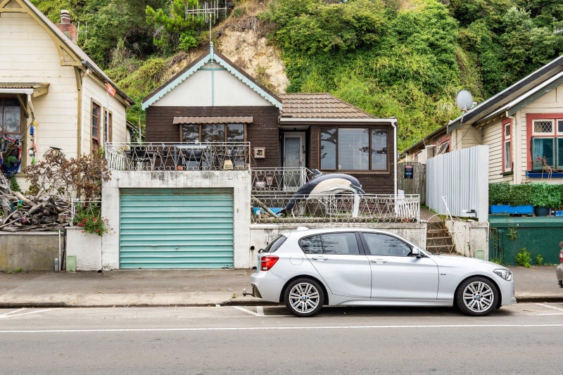 33 Marine Parade, Bluff Hill, Napier - Carousel 9