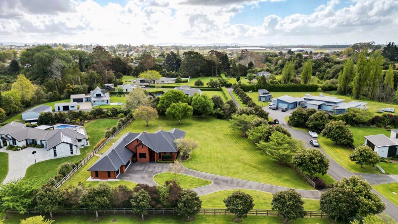 10 East Ridge Grove, Newstead, Hamilton - Carousel 40