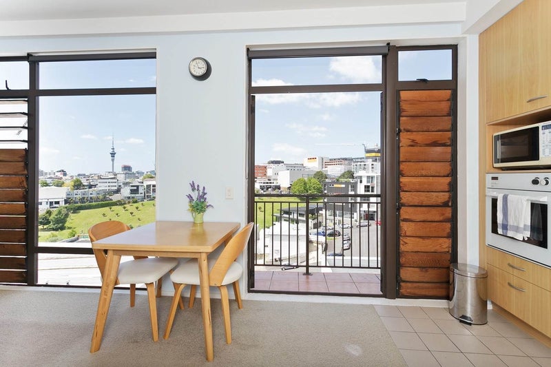 2J/7 Charlotte Street, Eden Terrace, Auckland - Carousel 2