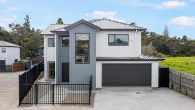 9 Hava place, Green Bay, Auckland - Carousel 1