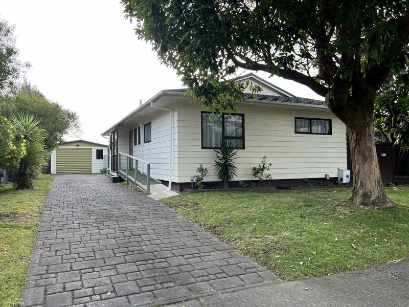 22 Hicks Crescent, Waikanae Beach, Waikanae - Carousel 1