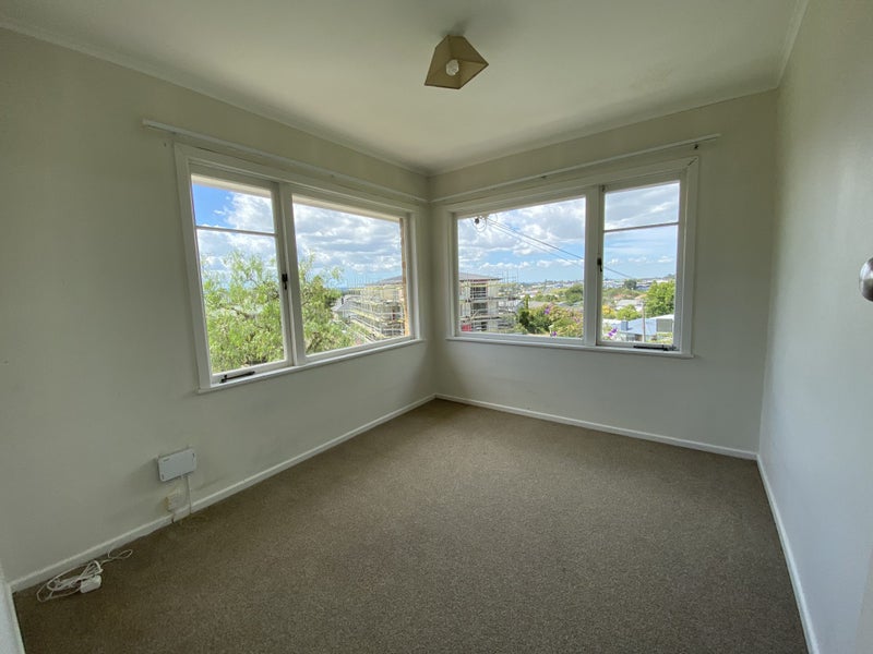 5 Potiki Place, Glen Innes, Auckland - Carousel 10