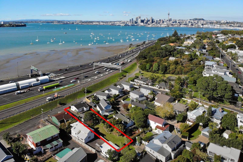 14 Sulphur Beach Road, Northcote Point, Auckland - Carousel 1