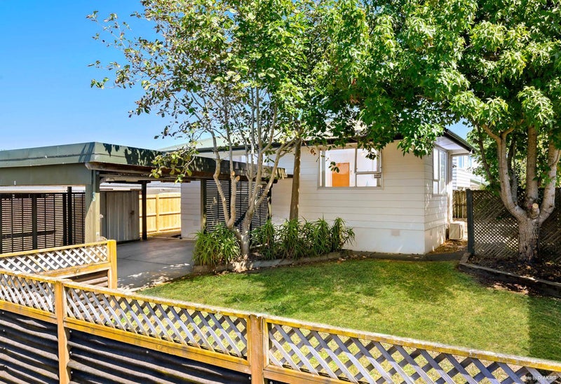 1/3 Tomintoul Place, Highland Park, Auckland - Carousel 2