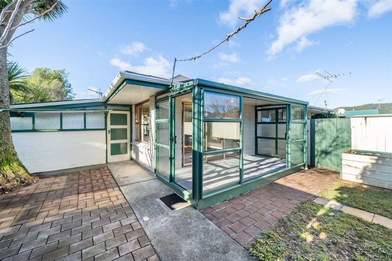 2/2 Parera Grove, Heretaunga, Upper Hutt - Carousel 1
