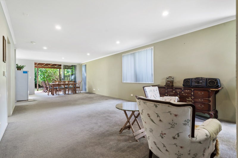 8 Bruce Pulman Drive, Takanini, Auckland - Carousel 2
