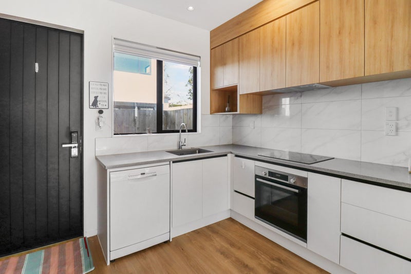 8/14 Clendon Place, Manurewa, Auckland - Carousel 2
