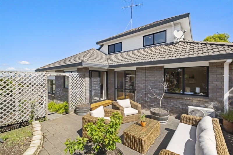 1/9 Kells Place, Botany Downs, Auckland - Carousel 1