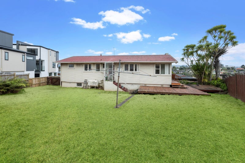 126 Vodanovich Road, Te Atatu South, Auckland - Carousel 1