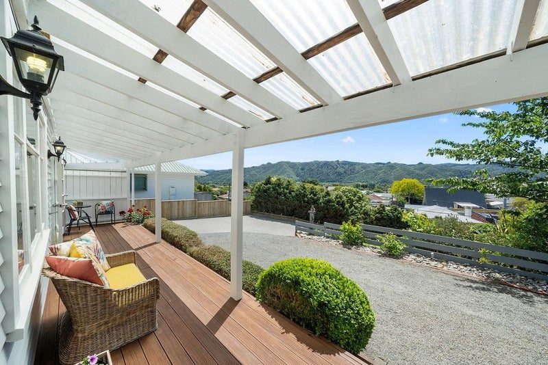 4 Hillside Drive, Maoribank, Upper Hutt - Carousel 2