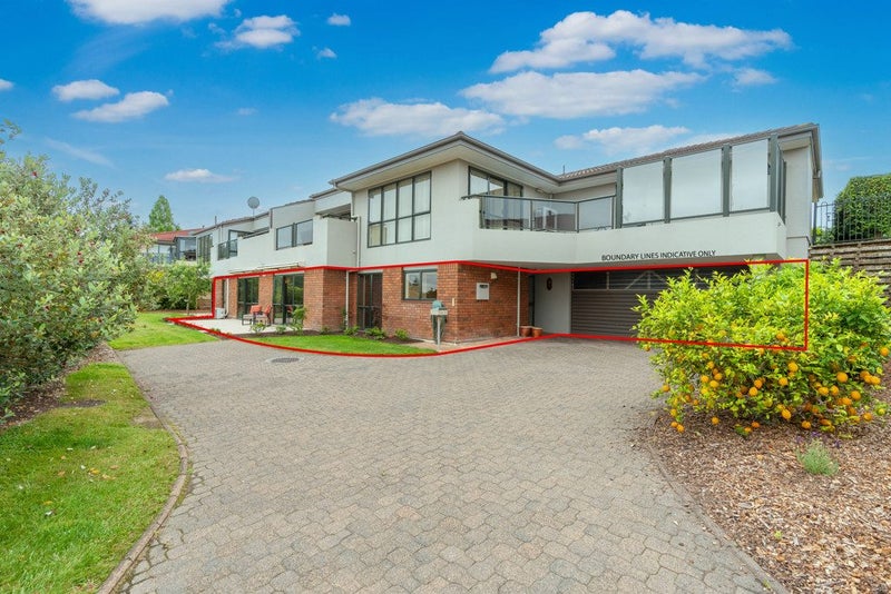 61 Grosvenor Gardens, Flagstaff, Hamilton - Carousel 1