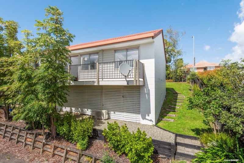 5A Dolbear Street, Titirangi, Auckland - Carousel 1