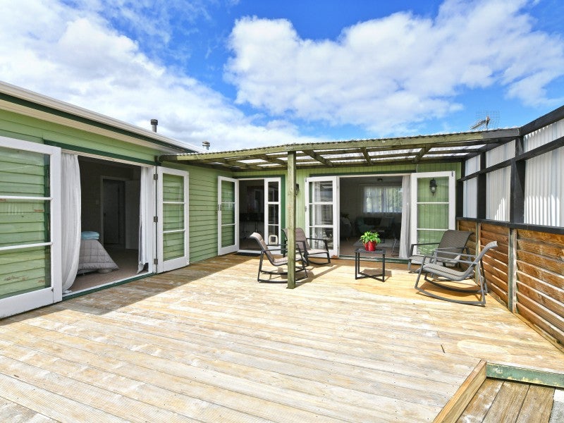 8 Aniseed Grove, Timberlea, Upper Hutt - Carousel 2