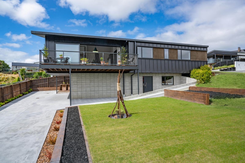 1 Dove Grove, Westmorland, Christchurch - Carousel 1