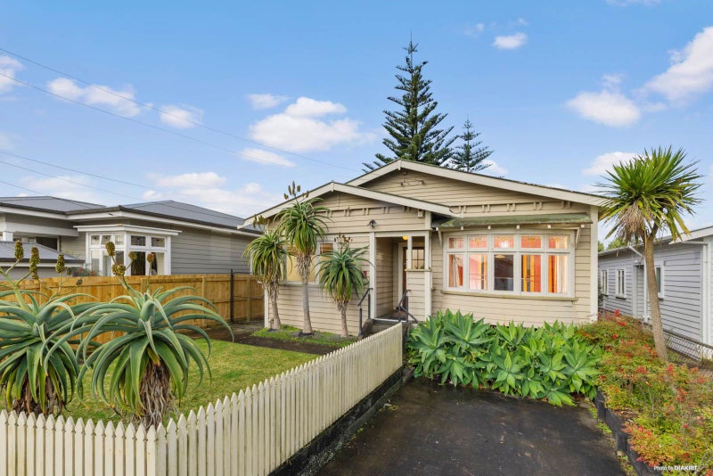 4 Barrington Road, Grey Lynn, Auckland - Carousel 1