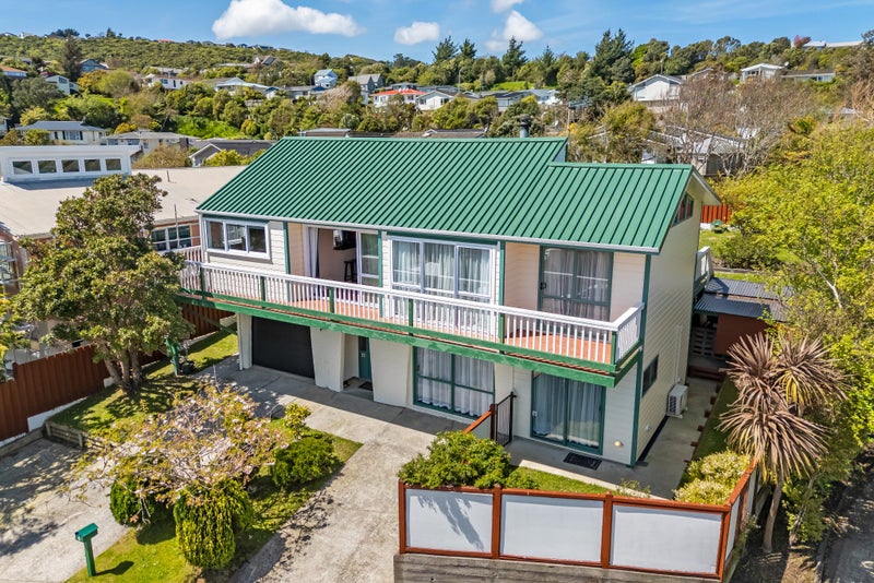 6 Haast Close, Kelson, Lower Hutt - Carousel 1