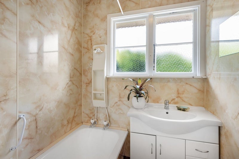 215 Grahams Road, Burnside, Christchurch - Carousel 12