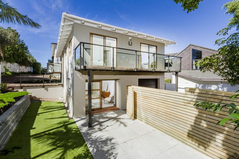 1/23 Beach Road, Mellons Bay, Auckland - Carousel 2