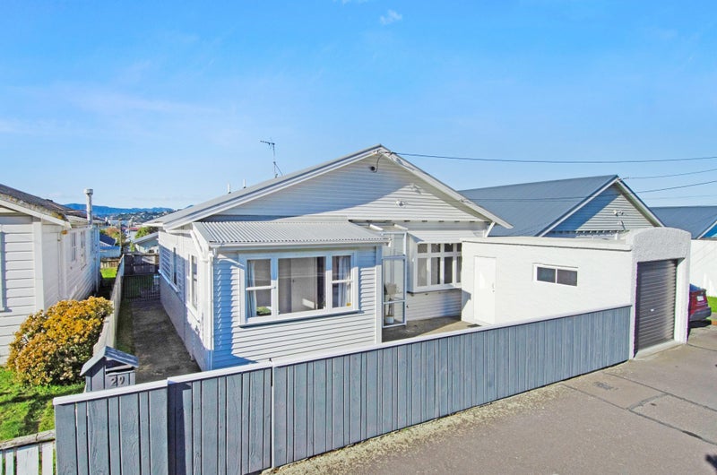29 Freyberg Street, Lyall Bay, Wellington - Carousel 1