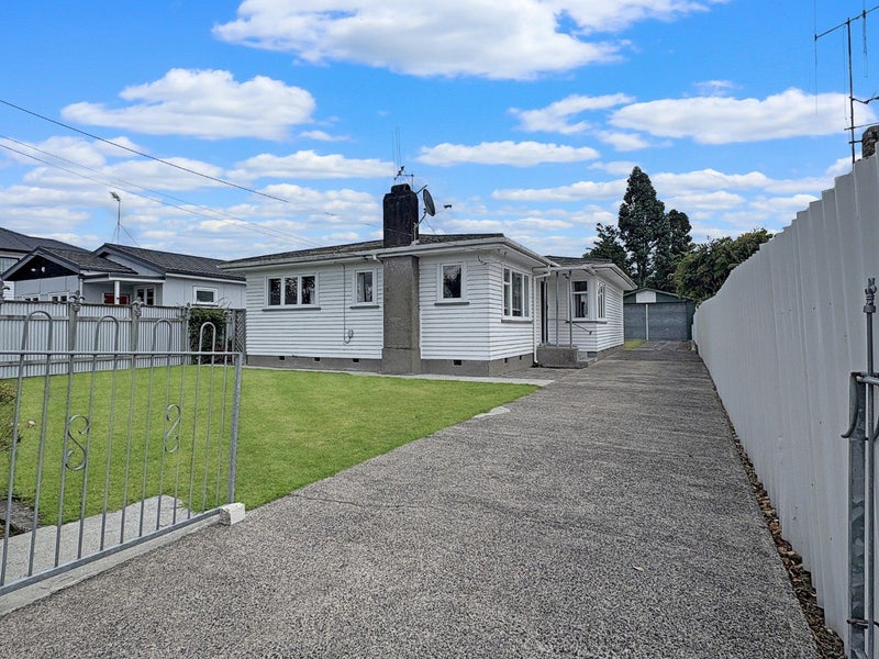 30 Irvine Street, Frankton, Hamilton - Carousel 1