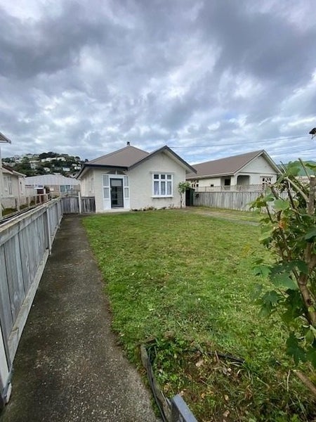 16 Aparima Avenue, Miramar, Wellington - Carousel 1