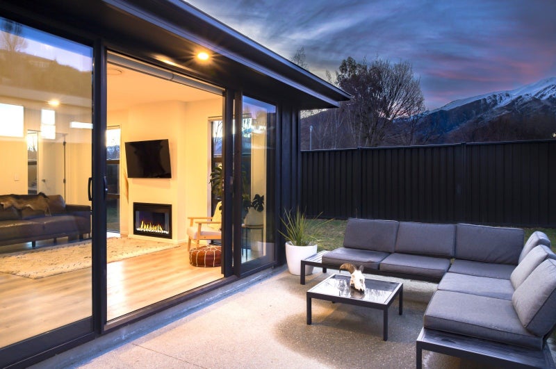 7 Patton Place, Arrowtown, Arrowtown - Carousel 1
