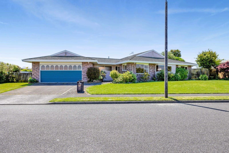 4 Waiwera Place, Merrilands, New Plymouth - Carousel 1