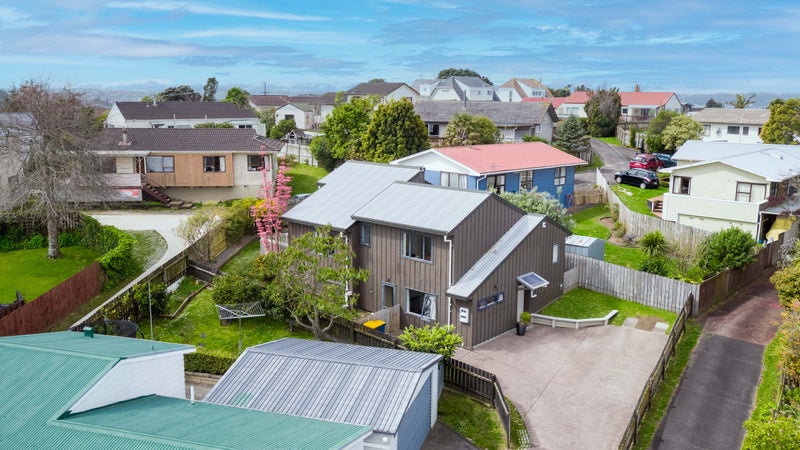 2/28 Pahi Place, West Harbour, Auckland - Carousel 1