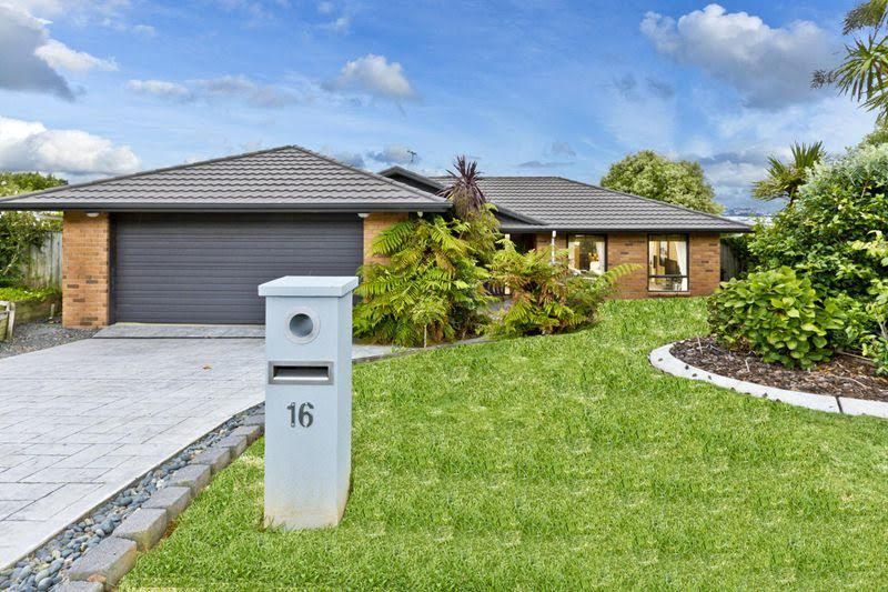 16 Baulcomb Parade, Windsor Park, Auckland - Carousel 1