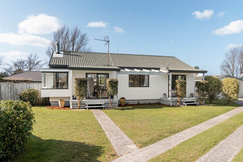 13 Kane Road, Papamoa Beach, Papamoa - Carousel 1