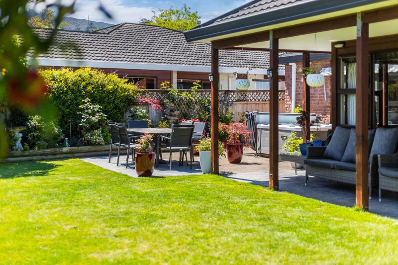 9 Clearwater Terrace, Brown Owl, Upper Hutt - Carousel 1