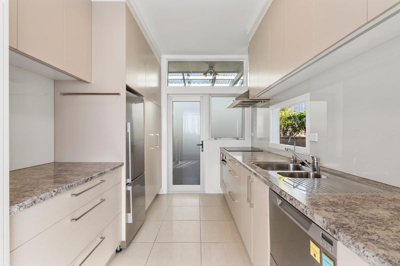 2/26 Modena Crescent, Glendowie, Auckland - Carousel 1