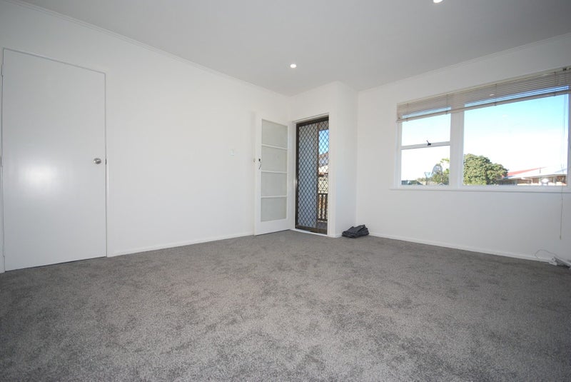2/5 Laburnum Road, New Windsor, Auckland - Carousel 2