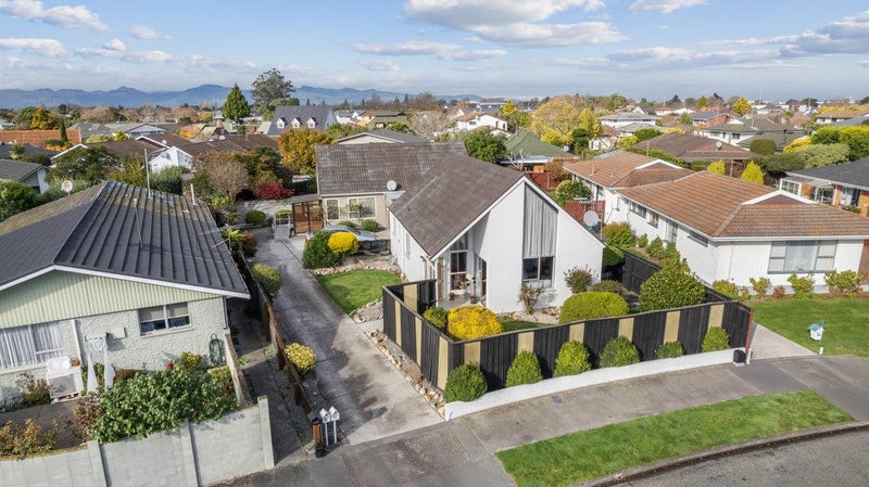 42A Delaware Crescent, Russley, Christchurch - Carousel 1