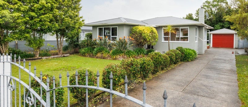 4 Eton Place, Terrace End, Palmerston North - Carousel 1